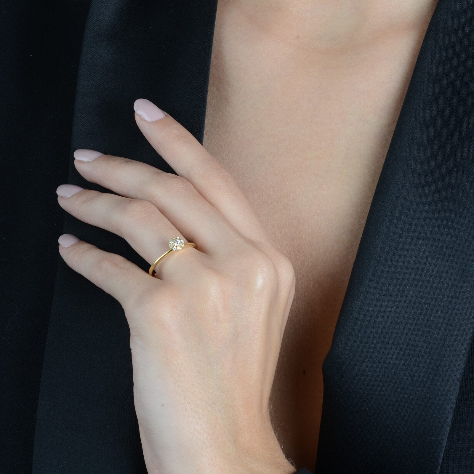 Anel 9 Zircônias Mabilan + 2 Brincos 24K Grátis