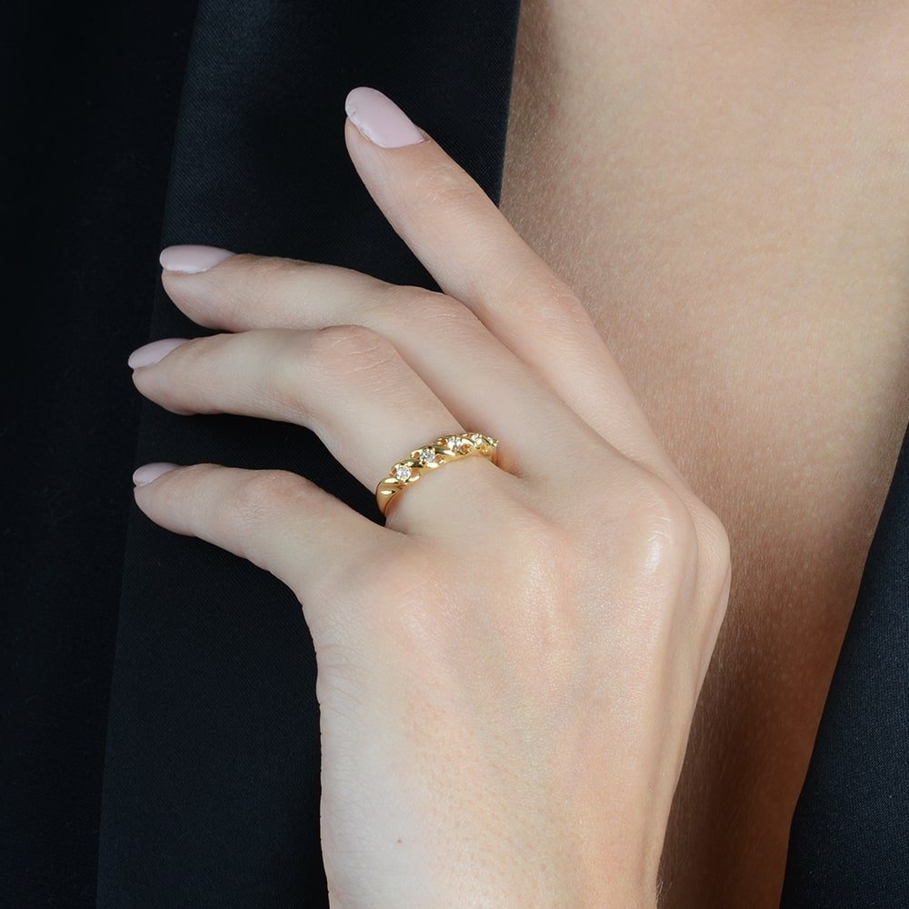 Anel Meia Aliança 5 Zircônias + 2 Brincos 24K Grátis