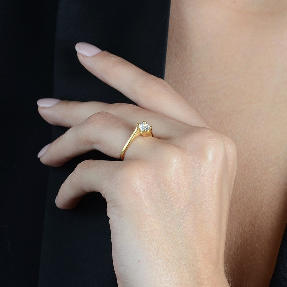 Anel Solitário Zircônia Pequena Mabilan + 2 Brincos 24K Grátis