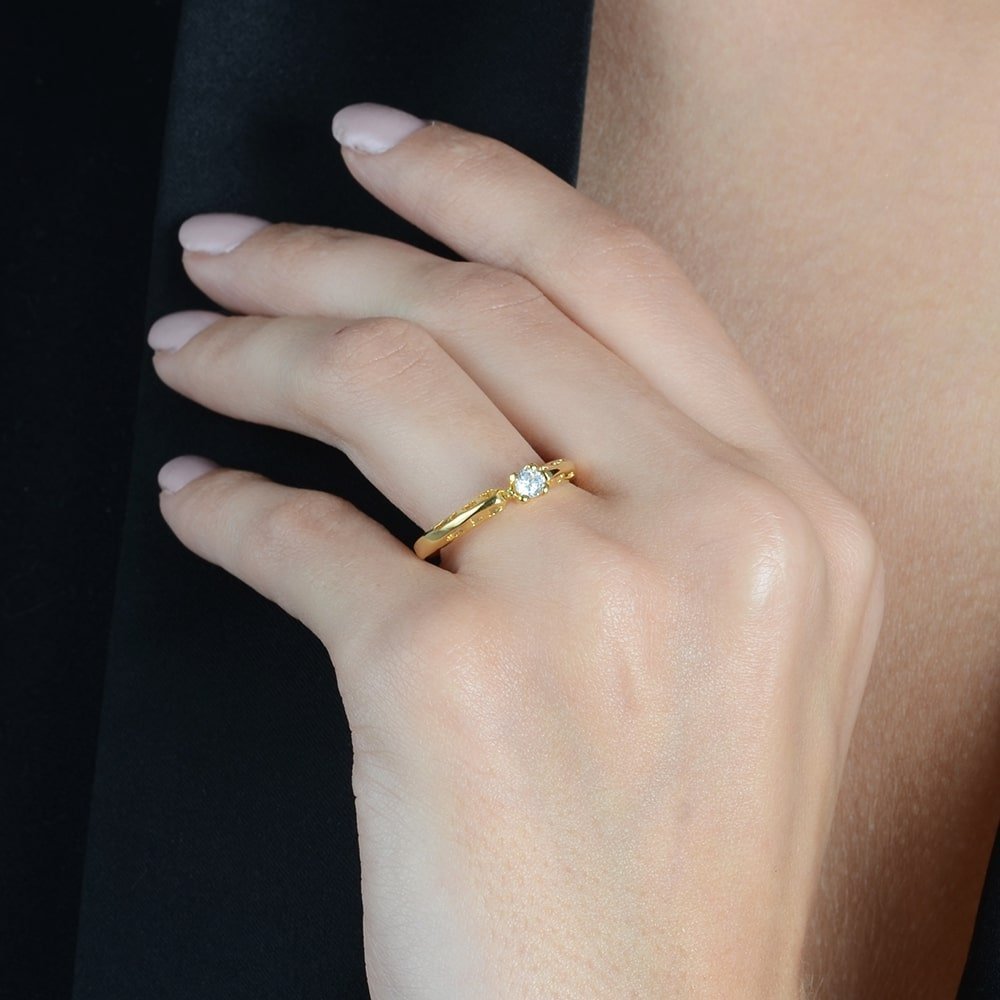 Anel Solitário Vazado Zircônia Mabilan + 2 Brincos 24K Grátis