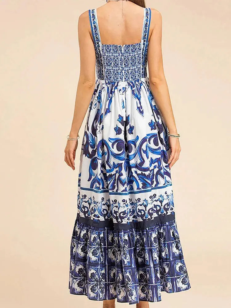 "Imagem do Vestido Feminino Longo Estampado em azul, destacando sua estampa floral vibrante e design elegante, ideal para ocasiões casuais e formais."