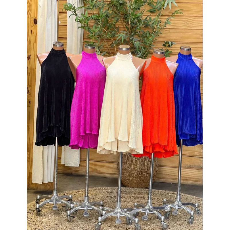 "Descubra o Vestido Macaquinho Plissado Mabilan, a escolha perfeita para eventos casuais e formais. Com design versátil e conforto garantido, este vestido brasileiro combina elegância atemporal com praticidade. Tamanho único adaptável do 36 ao 44, ideal para qualquer ocasião. Compre agora e eleve seu estilo com sofisticação!"