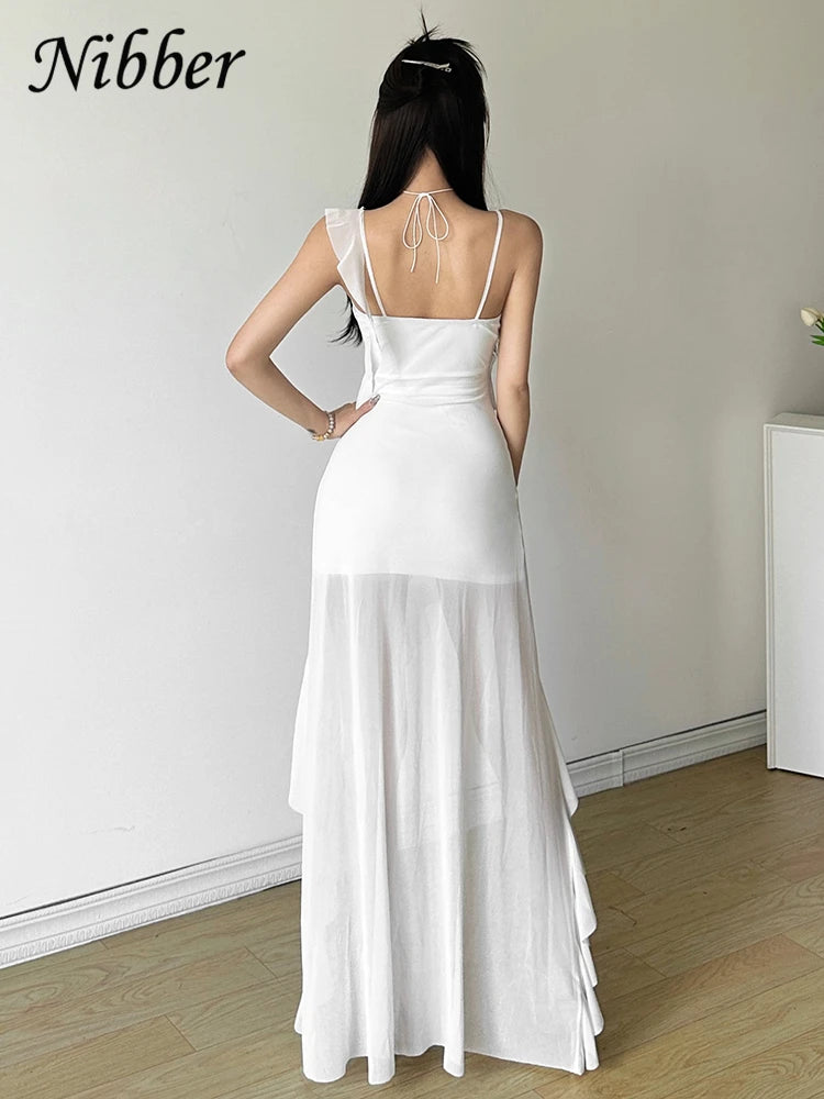 "Descubra o Vestido Longo Nibber da Mabilan, a escolha perfeita para um verão sofisticado e moderno. Com design assimétrico e detalhes em tassel, este vestido combina estilo e conforto, ideal para qualquer ocasião. Feito de poliéster e spandex, oferece ajuste perfeito e liberdade de movimento. Compre agora e destaque-se com elegância!"