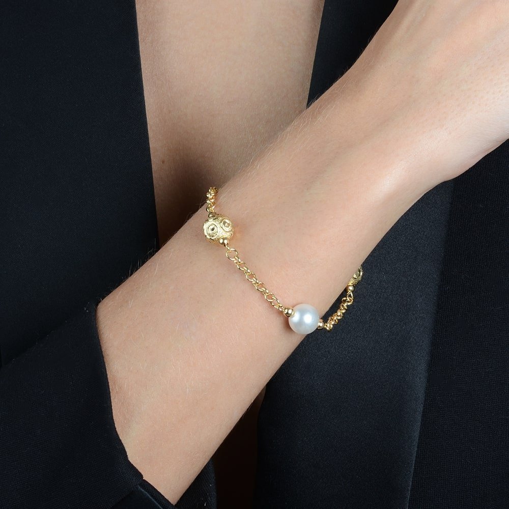 Pulseira Dourada Elo Português com Pérolas e Esferas Vazadas Ouro 24K- Mabilan