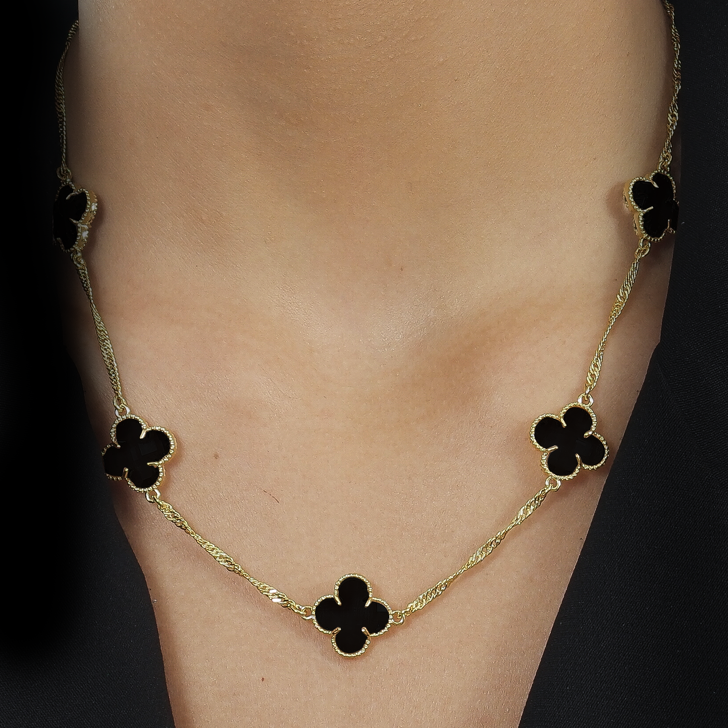 Colar Dourado 5 Trevos Preto Ouro 24k - Mabilan