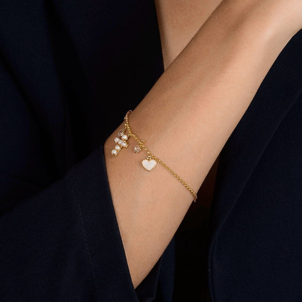 Pulseira Dourada Cruz de Pérolas Coração Madrepérola Ponto de Luz Ouro 24K - Mabilan